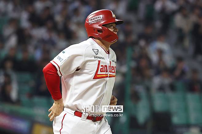 ▲ 타격 부진 끝에 결국 27일 1군 엔트리에서 말소된 김재환 ⓒ곽혜미 기자