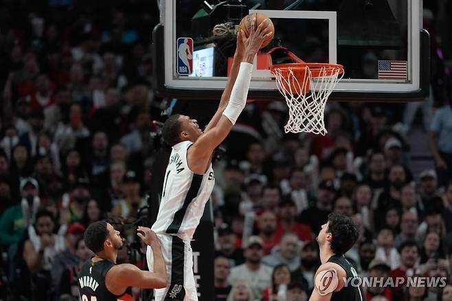 웸반야마의 덩크 [AP=연합뉴스]