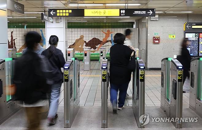 서울 지하철 개찰구 [연합뉴스 자료사진]