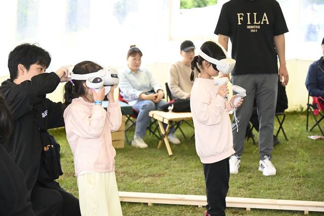 VR체험하는 어린이들 모습. 대구일보 DB