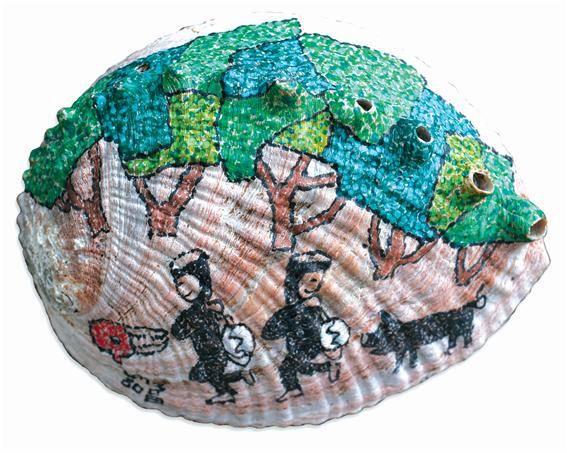 김품창 작 '어울림의 공간-제주환상'(전복껍데기에 아크릴).