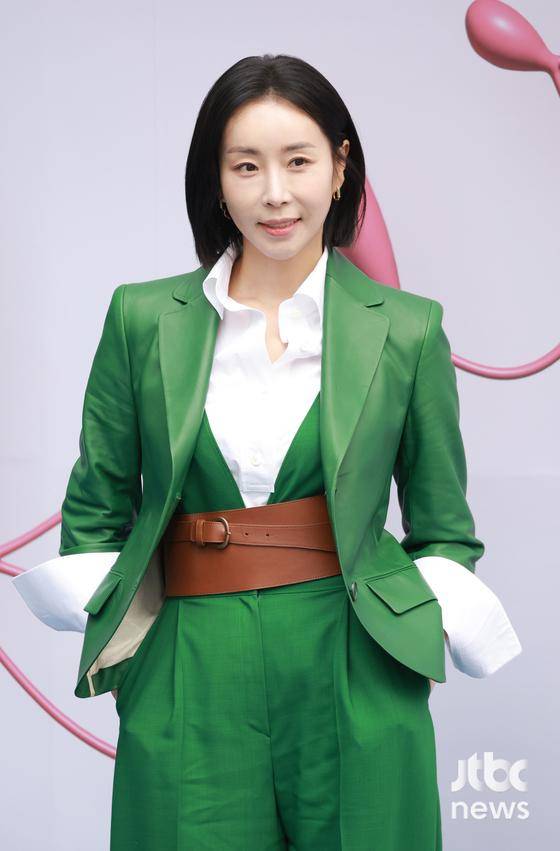 배우 한다감이 16일 오후 서울 중구 동대문 디자인 플라자에서 열린 2023 F/W 서울패션위크 '미스지(MISS GEE)' 패션쇼에 참석해 포즈를 취하고 있다. 김현우 엔터뉴스팀 기자 kim.hyunwoo3@jtbc.co.kr (콘텐트비즈니스본부)