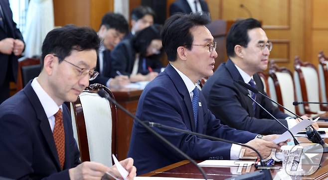 김민석 국무총리가 21일 서울 종로구 세종대로 정부서울청사에서 열린 전남광주통합특별시 출범 준비 점검회의에서 모두 발언을 하고 있다. 2026.4.21 ⓒ 뉴스1 김명섭 기자