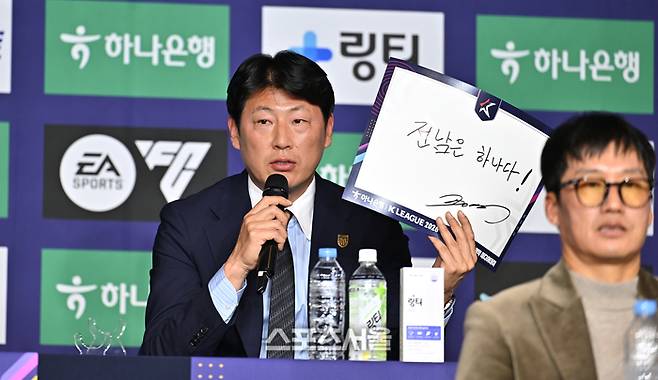 박동혁 전 감독이 지난 2월25일 서울 홍은동 스위스 그랜드 호텔에서 열린 K리그 2026 개막 미디어데이에서 출사표를 밝히고 있다. 최승섭기자 thunder@sportsseoul.com