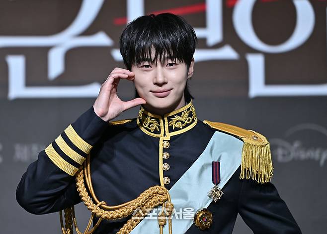 변우석이 6일 조선 팰리스 서울 강남에서 열린 MBC 새 금토드라마 ‘21세기 대군부인’ 제작발표회에서 포즈를 취하고 있다.  2026. 4. 6. 최승섭기자 thunder@sportsseoul.com