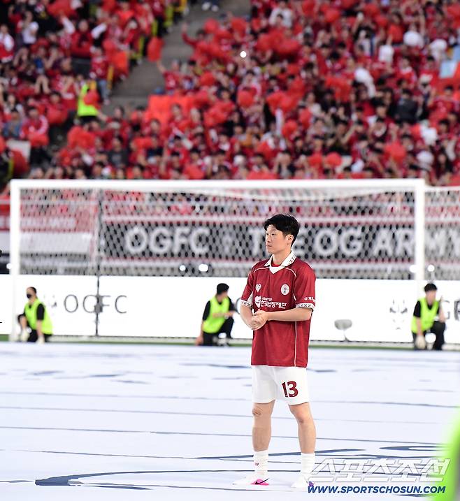 19일 수원 월드컵경기장에서 OGFC와 수원삼성의 레전드 매치가 열렸다. 그라운드에 나선 박지성. 수원=송정헌 기자songs@sportschosun.com/2026.04.19/