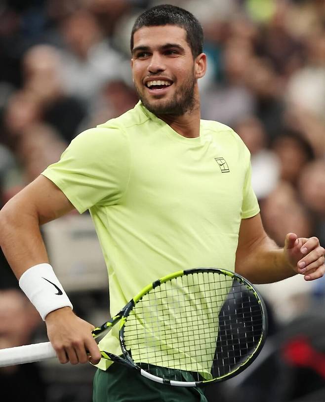 카를로스 알카라스가 다시 코트에서 웃는 모습을 보고 싶은 팬들이 많을 것이다. 몬테카를로 ATP 마스터스 1000 때 경기 장면. 출처 알카라스 팬 페이지