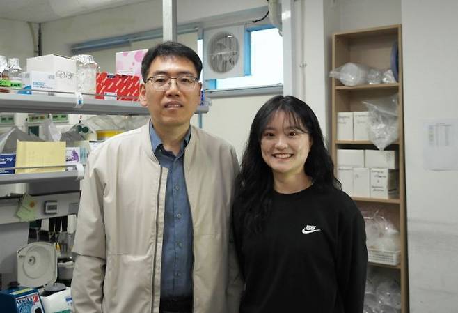 (왼쪽부터)부산대 김광선 교수, 조혜진 박사. 부산대 제공