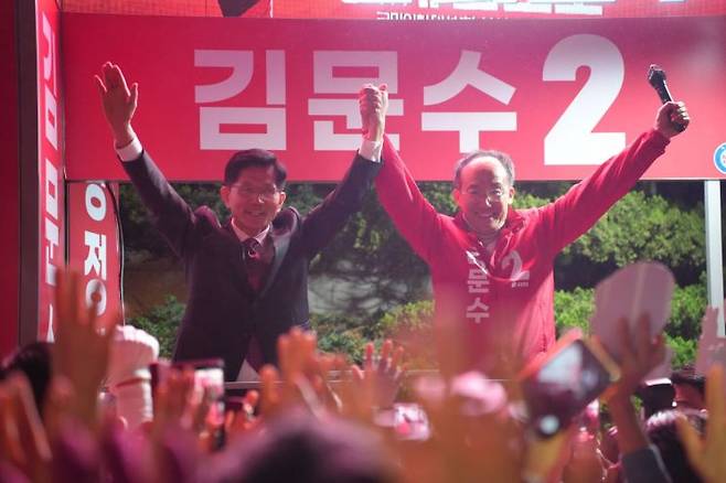 김문수 전 국민의힘 대통령선거 후보(왼쪽)와 추경호 의원. 추경호 의원 측