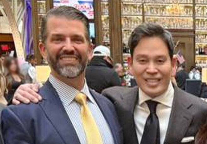 도널드 트럼프 미국 대통령의 장남 트럼프 주니어(사진 왼쪽)와 정용진 신세계그룹 회장.