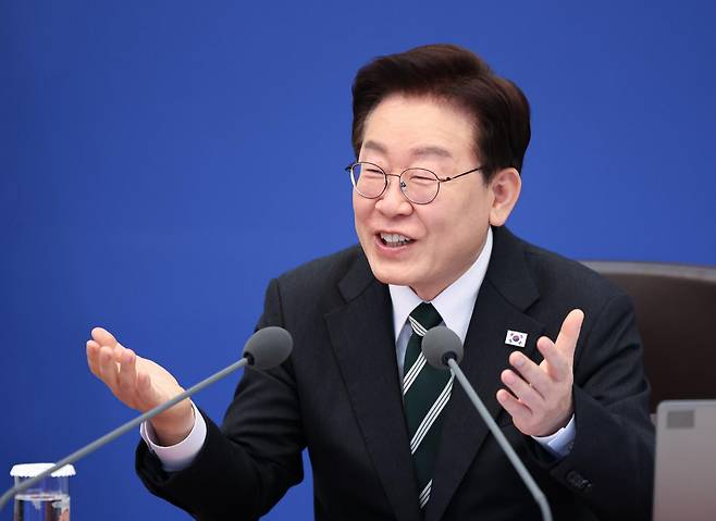 이재명 대통령이 28일 청와대에서 열린 제18회 국무회의 겸 제6차 비상경제점검회의에서 발언을 하고 있다. 2026.4.28/뉴스1