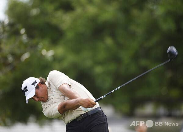 세계 장타자들이 즐비한 미국프로골프(PGA) 투어에서 2026시즌 평균 드라이브 비거리와 볼 스피드 부문에서 각각 1위에 올라있는&nbsp;최장타자 올드리치 포트기터(남아프리카공화국)가 골프 스윙하는 모습입니다.&nbsp;사진제공=ⓒAFPBBNews = News1 (사진을 무단으로 사용하지 마십시오.)