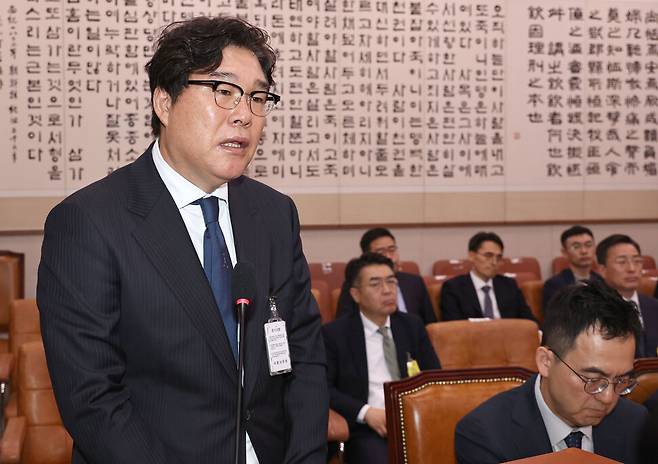 김성태 전 쌍방울 그룹 회장이 28일 국회에서 열린 윤석열정권정치검찰조작기소의혹사건진상규명국정조사특별위원회 전체회의에 출석해 의원의 질문에 답변하고 있다. 윤운식 선임기자 yws@hani.co.kr