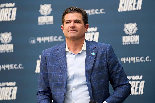 27일 기자회견에서 발언하는 스콧 오닐 LIV 골프 CEO. 사진=LIV 골프