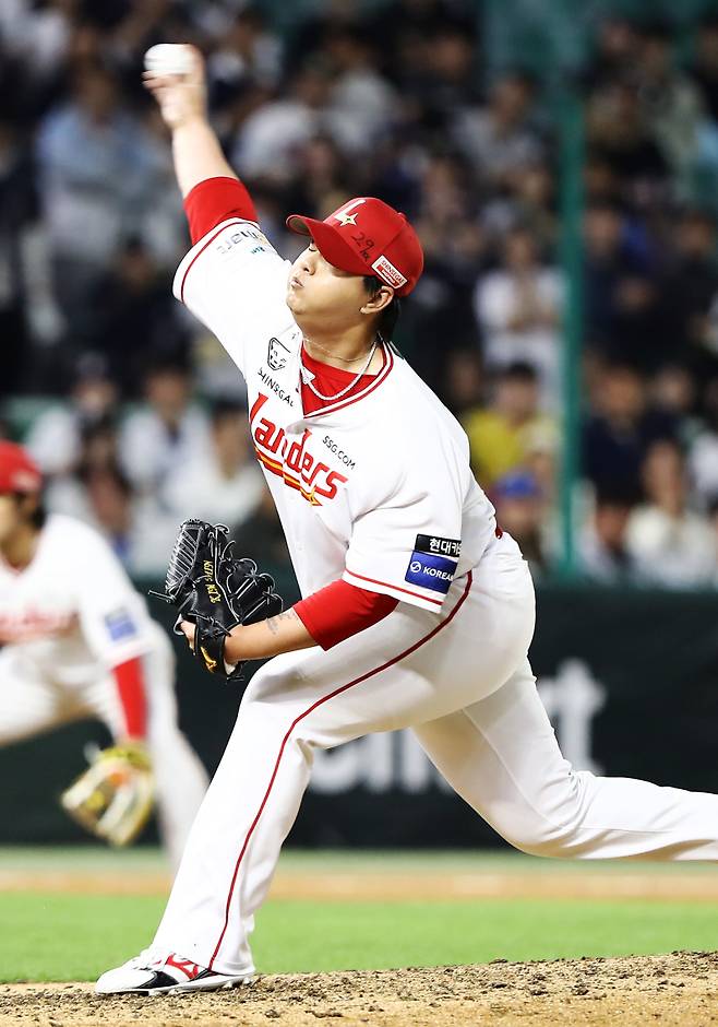 SSG 불펜의 핵심 자원 중 하나인 '투수 조장' 김민. SSG 제공