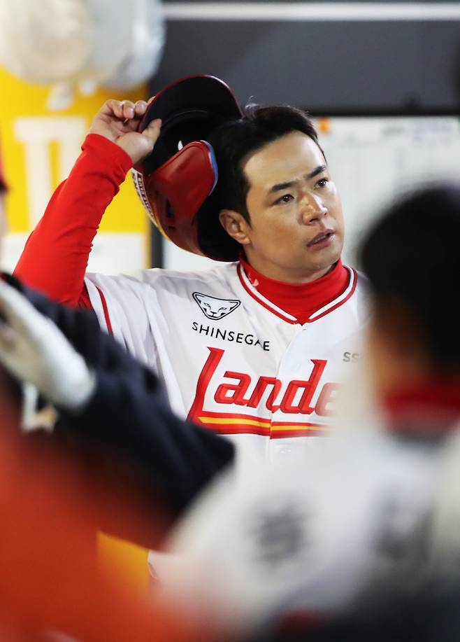 지난 27일 1군 엔트리에서 제외된 베테랑 슬러거 김재환. SSG 제공