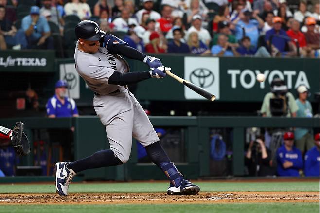 <yonhap photo-2972="">28일(한국시간) 텍사스전 저지의 타격 모습. Richard Rodriguez/Getty Images/AFP (Photo by Richard Rodriguez / GETTY IMAGES NORTH AMERICA / Getty Images via AFP)/2026-04-28 10:18:40/ <저작권자 ⓒ 1980~2026 ㈜연합뉴스. 무단 전재 재배포 금지, AI 학습 및 활용 금지></yonhap>
