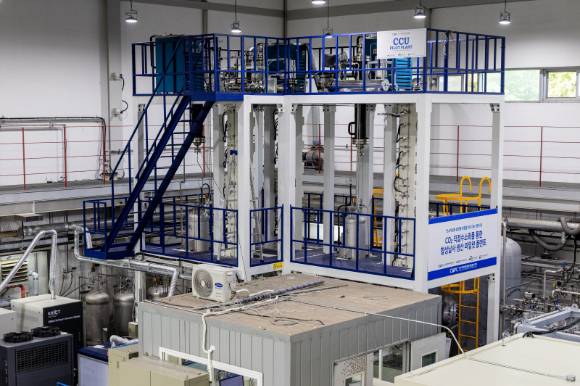 하루 50kg 나프타를 만들 수 있는 파일럿 설비. [사진=화학연]