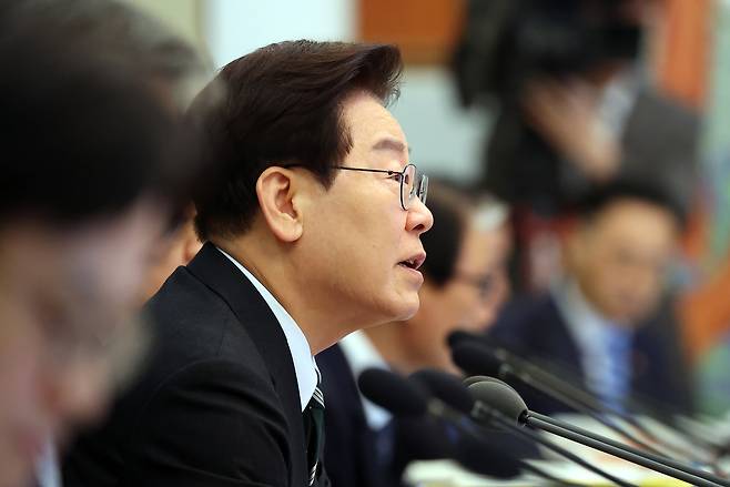 이재명 대통령이 28일 청와대에서 열린 국무회의 겸 비상경제점검회의에서 발언하고 있다. 연합뉴스