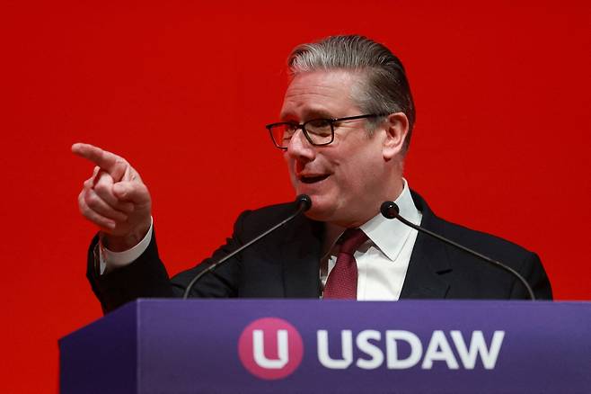 키어 스타머 영국 총리가 27일(현지시간) 랭커셔주 블랙풀에서 열린 ‘소매·유통노조(USDAW) 행사에서 연설하고 있다. AFP연합뉴스