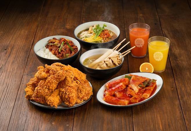 제주 드림타워 복합리조트 내 그랜드 하얏트 제주의 ‘팝업 플라자’가 ‘드림 푸드코트’로 리브랜딩하면서 리뉴얼 오픈했다. 롯데관광개발 제공