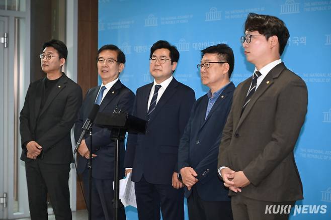 정일영 더불어민주당 의원이 28일 서울 여의도동 국회 소통관에서 열린 인천바이오과학기술원 설립 제안 기자회견 백브리핑에서 발언하고 있다.