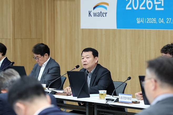 27일 열린 한국수자원공사 전사 경영회의에서 발언하는 윤석대 한국수자원공사 사장. 한국수자원공사