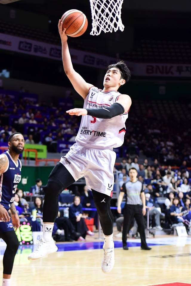 변준형은 16점 2리바운드 5어시스트를 기록, 분전했으나 웃지 못했다. 사진=KBL 제공