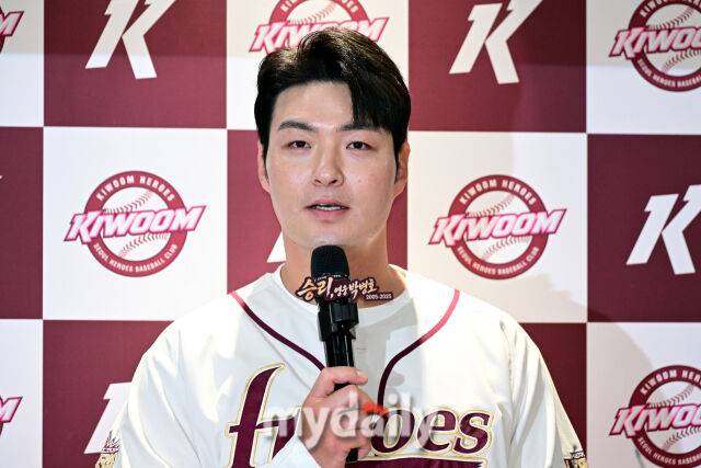 키움 박병호가 26일 오후 서울 고척스카이돔에서 진행되는 '2026 신한 SOL Bank KBO리그' 삼성--키움의 경기 전 취재진과 인터뷰를 하고 있다./마이데일리