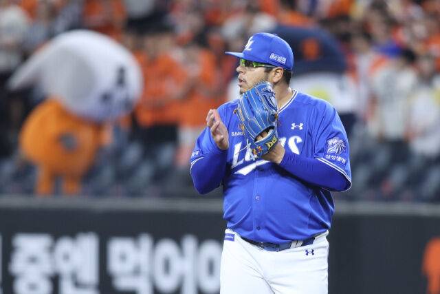 아리엘 후라도가 16일 대전 한화 이글스전 박수를 치고 있다./삼성 라이온즈 제공