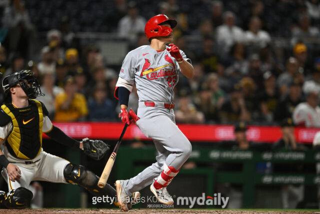 JJ 웨더홀트가 4월 28일 피츠버그 파이리츠전 홈런을 치고 있다./게티이미지코리아