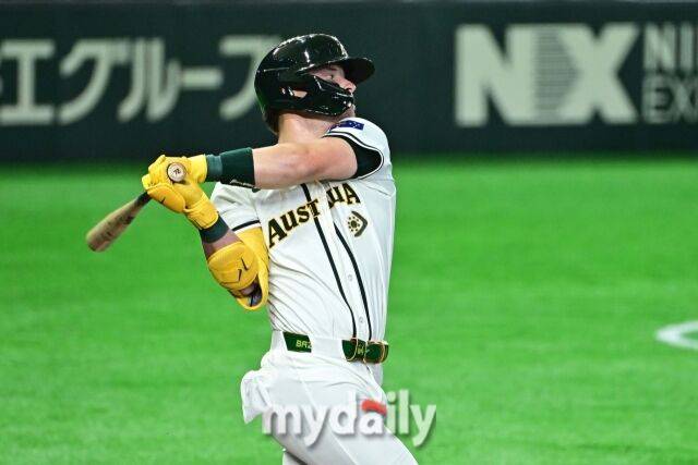 5일 일본 도쿄돔에서 열린 2026 월드 베이스볼 클래식(WBC) 조별리그 대만-호주 경기. 2024 MLB 드래프트 전체 1번 호주 바자나가 1회초 첫 타자로 나와 헛스윙 삼진을 했다./도쿄(일본)=한혁승 기자 hanfoto@mydaily.co.kr