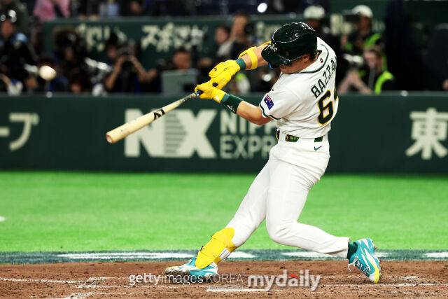 호주 트래비스 바자나가 지난 3월 일본 도쿄돔에서 열린 WBC 1라운드서 타격하고 있다./게티이미지코리아