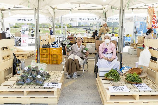 여인사장터