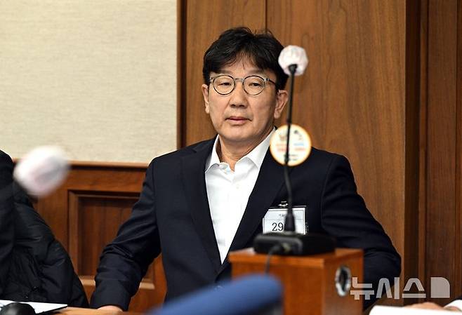 [서울=뉴시스] 사진공동취재단 = 통일교 측으로부터 1억원 상당의 불법 정치자금을 수수한 혐의로 재판에 넘겨진 권성동 국민의힘 의원이 항소심에서도 징역 2년을 선고받았다. 2026.04.28. photo@newsis.com