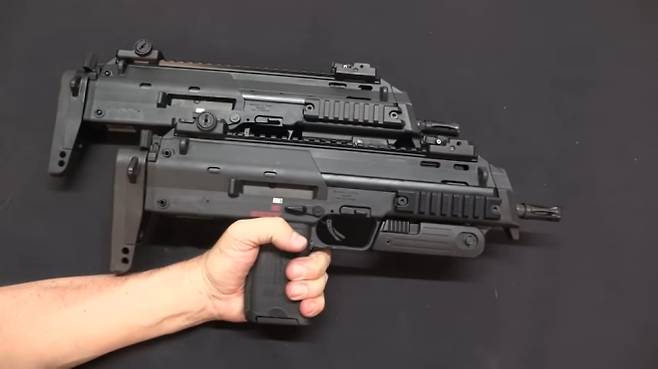 독일 헤클러앤드코흐(H&K)의 개인방어화기 MP7A1과 MP7A2를 비교한 유튜브 채널 ‘포가튼 웨폰스’ 영상 장면. 유튜브 캡처