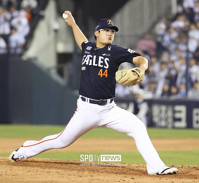 ▲ 김서현은&nbsp;시즌 11경기에서 8이닝을 던지며 평균자책점 9.00으로 부진했고, 특히 8이닝 동안 볼넷만 14개를 내주는 등 커맨드가 전혀 되지 않는 모습이었다.ⓒ곽혜미 기자