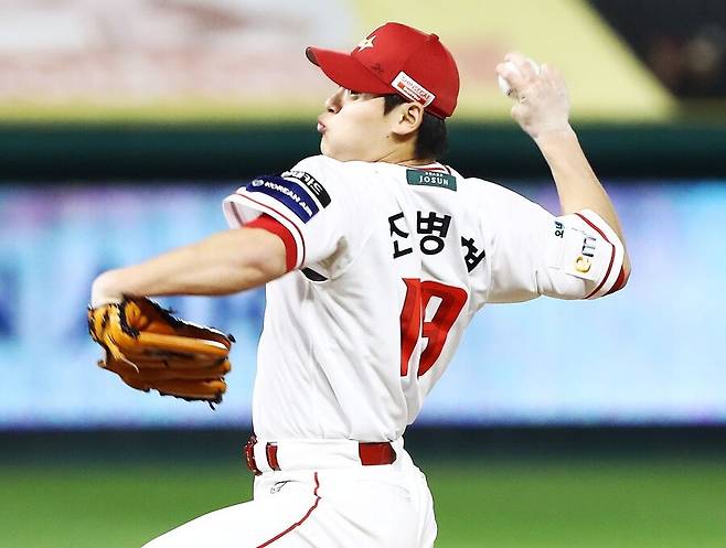 ▲ 9회 동점을 허용해 블론세이브를 기록한 조병현 ⓒSSG랜더스