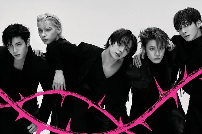 미니 앨범 8집 ‘세븐스 이어(7TH YEAR): 가시덤불에 잠시 바람이 멈췄을 때’를 발매한 보이그룹 투모로우바이투게더(TXT). 빅히트뮤직 제공