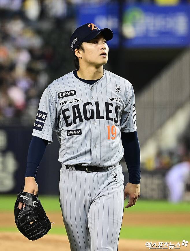 김경문 감독이 이끄는 한화는 28일 대전 한화생명 볼파크에서 SSG 랜더스와 정규시즌 3차전을 치른다. 한화는 10승14패(0.417)로 두산 베어스와 함께 공동 7위에 올라 있다. 9위 키움 히어로즈와의 격차가 0.5경기 차에 불과하다. 대만 투수 왕옌청이 선발 투수로 등판한다. 엑스포츠뉴스DB