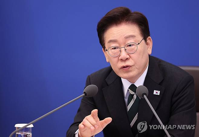 이재명 대통령이 28일 청와대에서 열린 국무회의 겸 비상경제점검회의에서 발언하고 있다.