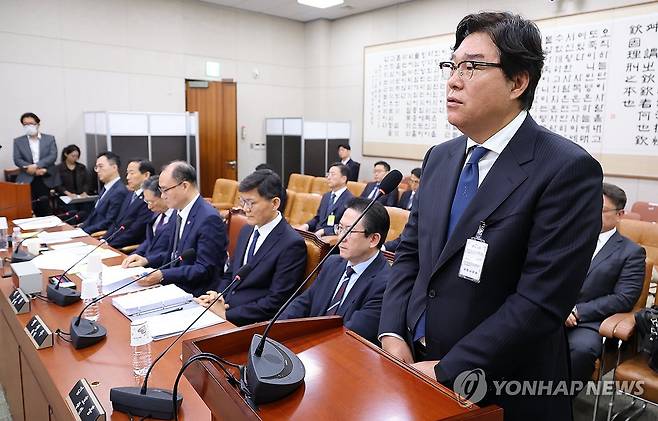 '조작기소 국정특위' 종합 청문회 출석한 김성태 (서울=연합뉴스) 이동해 기자 = 김성태 전 쌍방울 회장이 28일 국회 윤석열 정권 정치검찰 조작기소 의혹 사건 진상규명 국정조사특별위원회 제11차 전체회의에서 열린 종합 청문회에서 의원 질의에 답하고 있다. 2026.4.28 eastsea@yna.co.kr