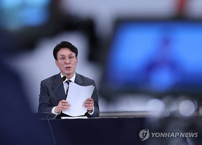 청년정책 회의 주재하는 김민석 국무총리 (서울=연합뉴스) 안정원 기자 = 김민석 국무총리가 28일 오후 서울 마포구 중소기업DMC타워에서 열린 제18차 청년정책조정위원회 겸 제2차 청년정책 관계장관회의에서 발언하고 있다. 2026.4.28 jeong@yna.co.kr