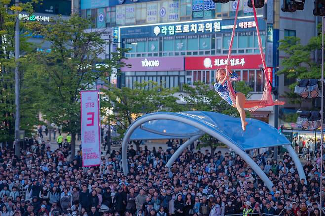 안산국제거리극축제 동춘서커스 개막공연. 사진=안산문화재단
