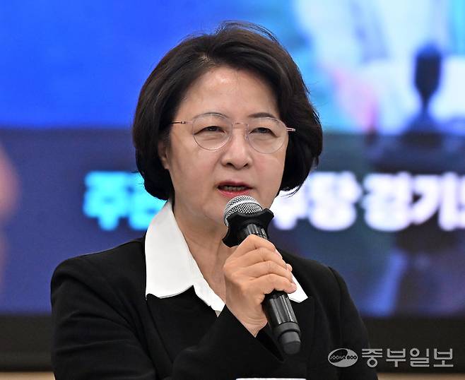 29일 오전 수원시 경기도의회에서 열린 '더불어민주당 경기도지사 후보와 함께하는 지역위원회 현안 간담회'에서 추미애 후보가 발언하고 있다. 김경민 기자