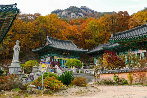 1. 의정부 도봉산과 이어진 사패산에 고즈넉히 자리한 회룡사. 주변 경관이 아름다워 드라마 촬영지로도 유명하다. 의정부시 제공