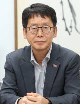 정인과 위원