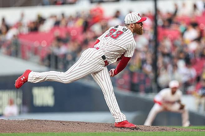 피칭 중인 아담 올러. KIA구단 제공