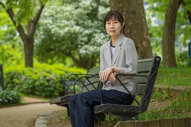 "합격의 기쁨이 사라지니 두려움이 밀려드네요. 좋은 변호사가 되고 싶어요." 여의도공원에서 만난 이소연 PD. 백성현 기자