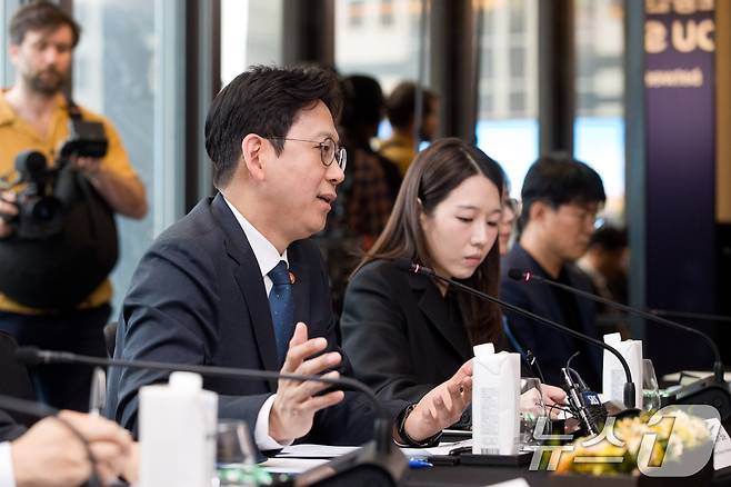 배경훈 부총리 겸 과학기술정보통신부 장관이 27일 오후 서울 종로구 포시즌스호텔에서열린 과기부-구글 딥마인드 MOU 체결식에서 인사말을 하고 있다. (과기부 제공. 재판매 및 DB금지) 2026.4.27